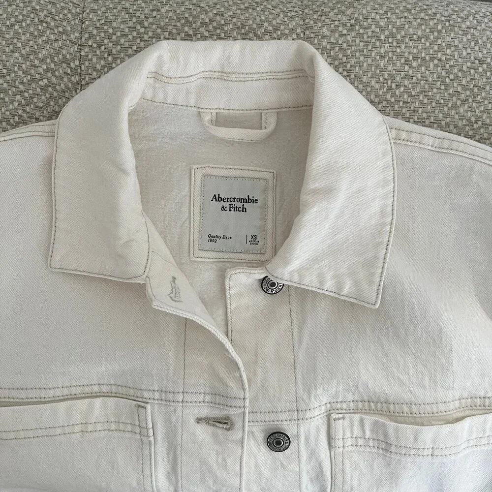 Abercrombie & Fitch NEW! Cropped Denim Jean Jacket In Cream/Bleached Wash XS - Picture 4 of 15